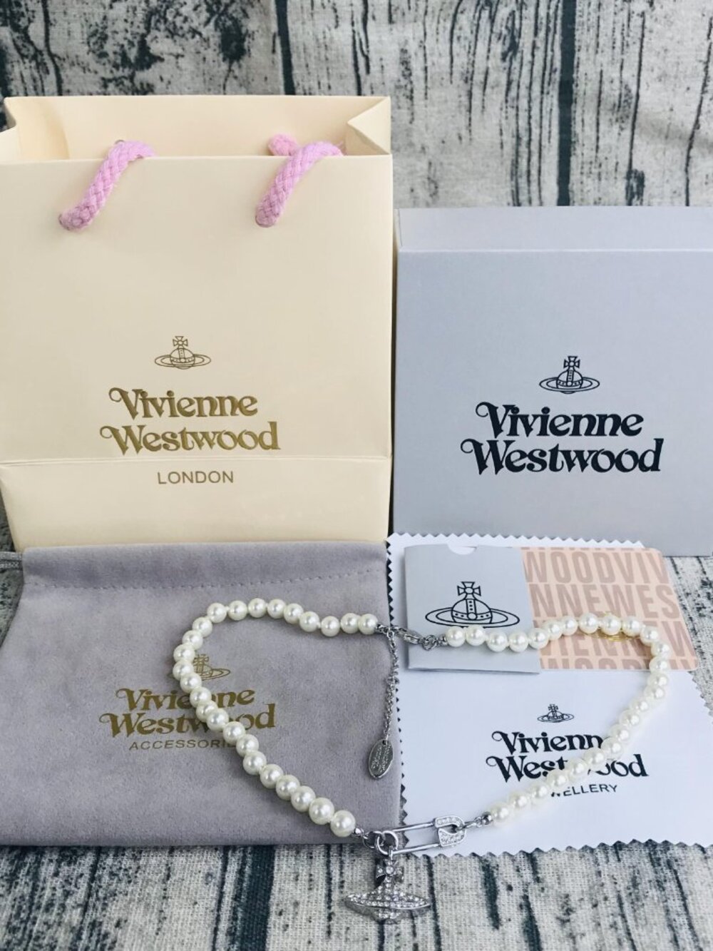 NWT Vivienne Westwood  silvery  Safety Pin Pearl Necklace